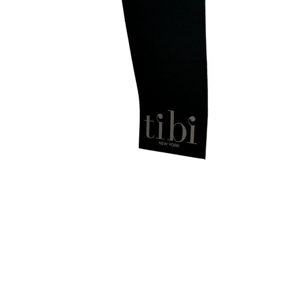 Tibi White Off Shoulder Lacy Eyelet Top
Size 4 small Florals - Picture 5 of 11